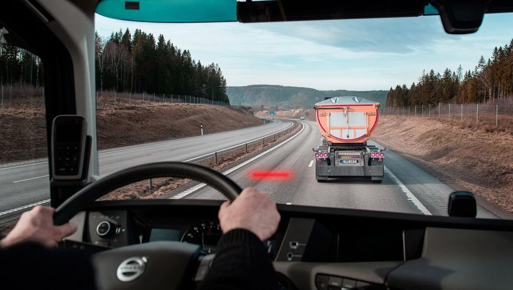 Veiligheidsoplossing van Volvo Trucks helpt chauffeurs om afstand te houden