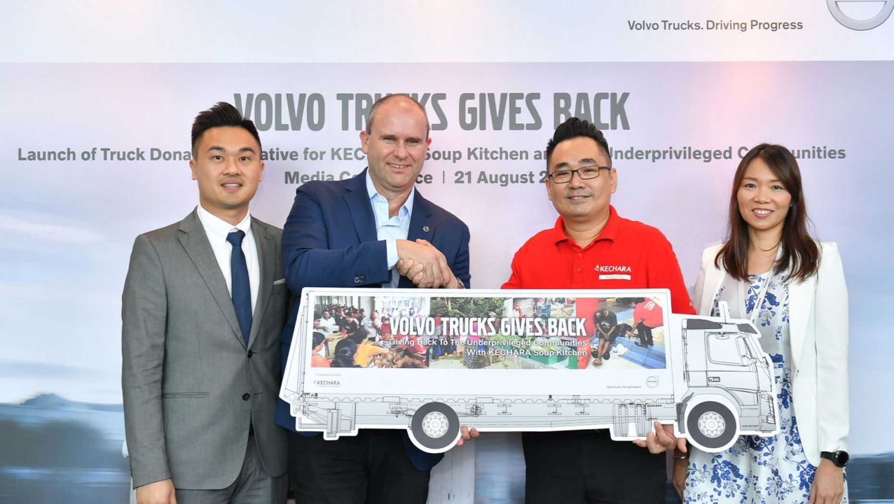 Distributie van gratis voedsel in Maleisië | Volvo Group