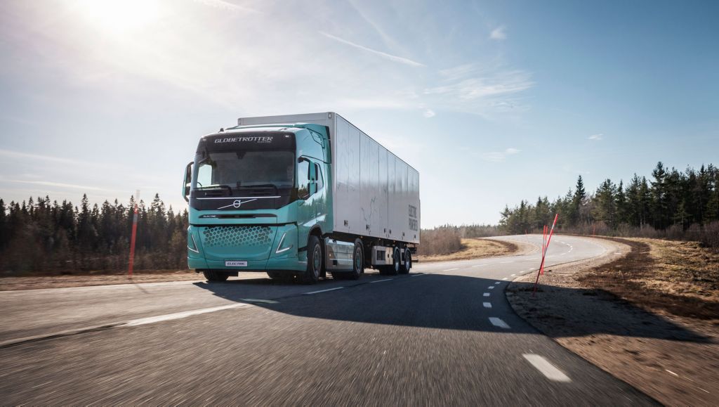 Volvo Trucks demonstruje koncepcyjny samochód ciężarowy o wysokiej ładowności.