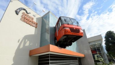Centre d'exposition et programme de sécurité routière signés Volvo au Brésil