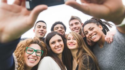Seven Volvo Group graduates taking a selfie together