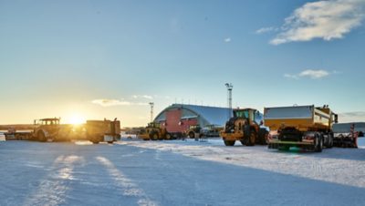 I maskinparken på flygplatsen i Kirunas ingår sex Volvolastbilar samt ett antal lastmaskiner från Volvo Construction Equipment. 