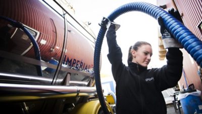 Lina gjorde sin praktik på FoodTankers och har fortsatt att jobba där efter utbildningen.