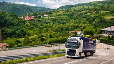 Sartori Trasporti has noticed considerable fuel savings using I-Shift Dual Clutch when driving in hilly areas. The Dual Clutch is at its best here because with the quick, nimble gear changes, engine speed is not lost.