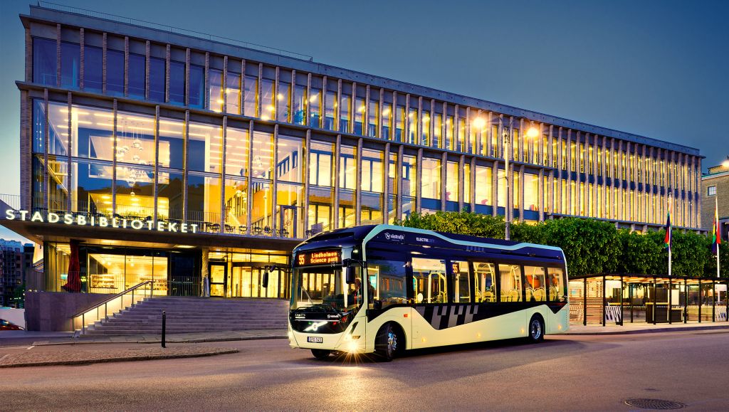 The Stockholm Chamber of Commerce recently issued the report "The future bus is electric – invest in electric buses rather than tramway".