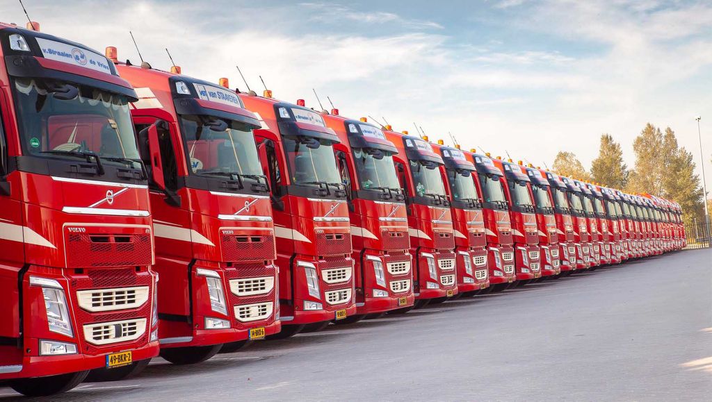 Nieuw bedrijfspand en 350e Volvo truck voor Van Straalen De Vries