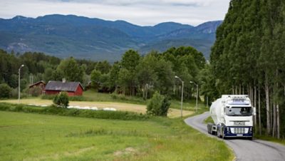Vakkert landskap er et kjærkomment frynsegode på vei opp mot Kyrkjebygdheia. Foto. 