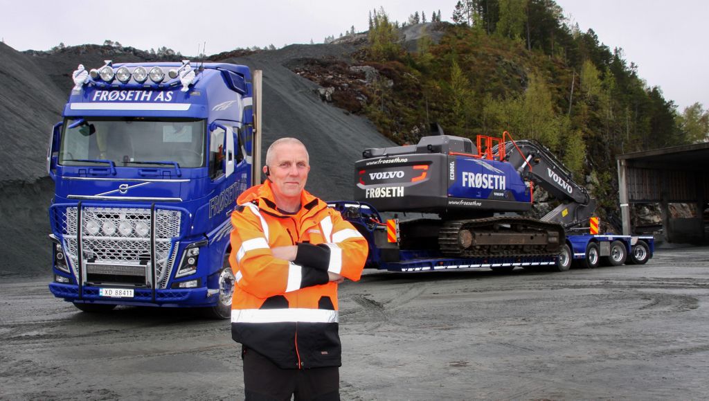 Gunnar foran sin Volvo FH16 750. Foto. 