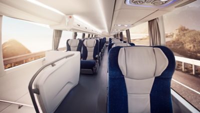 Compartimento y asientos de pasajeros en el nivel superior de un Volvo Double Decker
