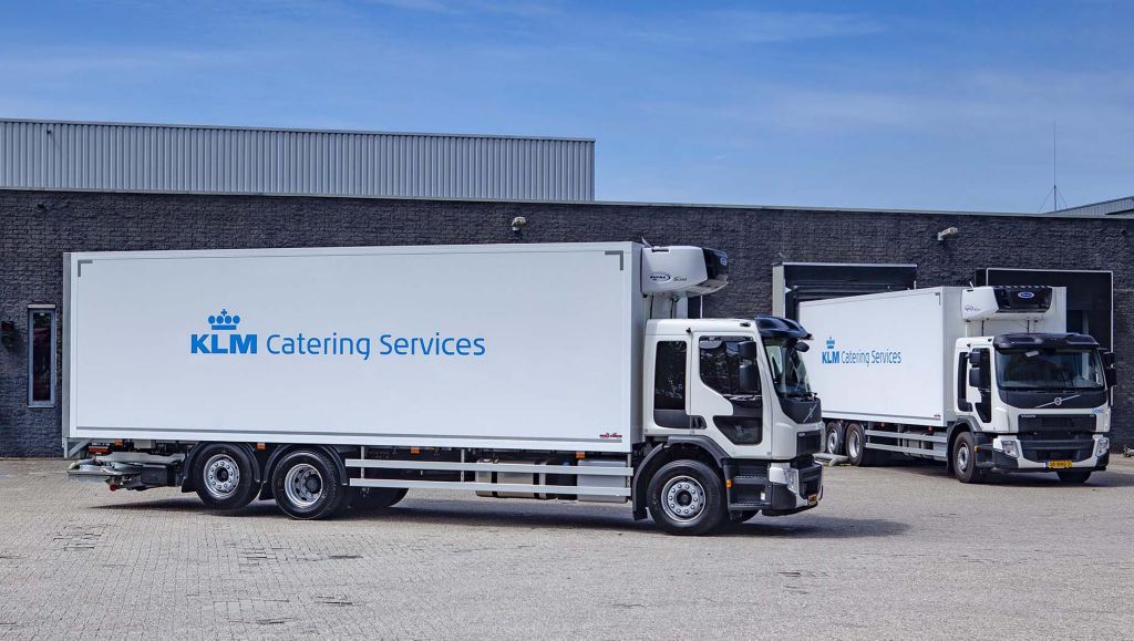 Vijf Volvo FE 6x2-bakwagens voor KLM Catering Services