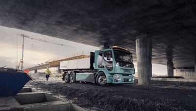 De aandrijflijn bestaat uit twee elektromotoren en een versnellingsbak met 2 versnellingen