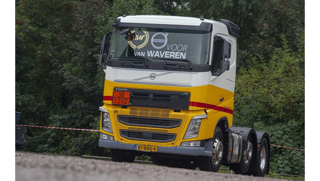 Volvo FH met I-Save is 150e Volvo-truck voor Van Waveren Transport