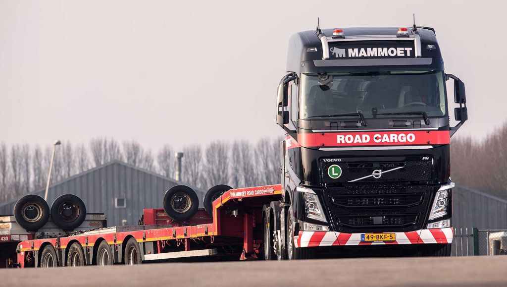 Eerste van 15 Volvo FH-trekkers geleverd aan Mammoet Road Cargo