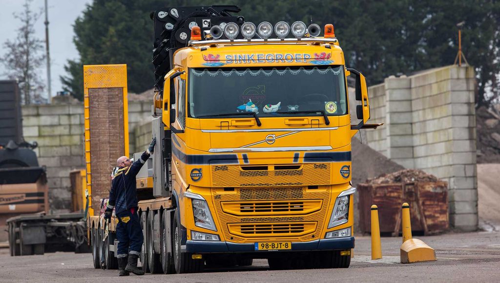 Tien robuuste Volvo-bouwtrucks voor Sinke Transport