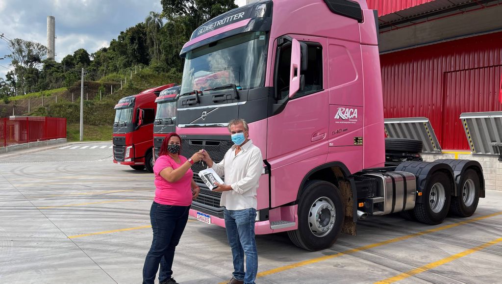 Raça Transportes reforça programa de contratação de mulheres motoristas