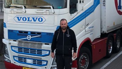 Vognmand Steffen Refvik fra Hedensted har i løbet af sommeren haft en Volvo FH I-Save på prøve og kørt regional distribution over 17.000 km.Læs mere om resultatet her: https://www.volvotrucks.dk/da-dk/trucks/volvo-fh/i-save/i-save-kundereferencer.html