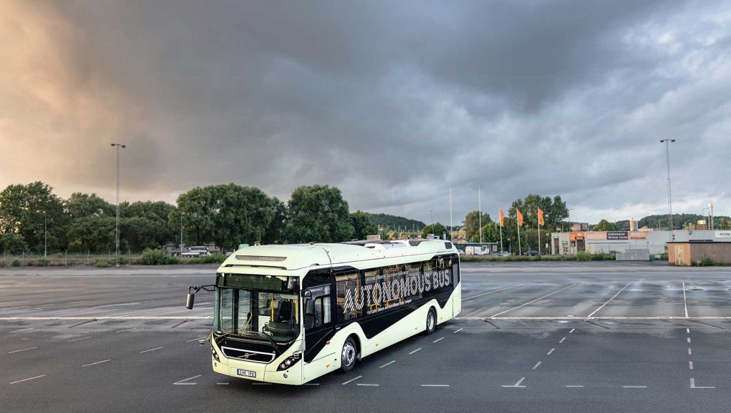 Volvo demonstrerar självkörande buss 