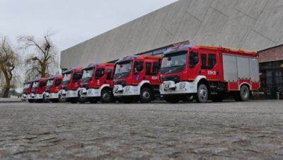 Przekazanie wozów strażackich na podwoziach Volvo do jednostek OSP w Kujawsko - Pomorskiem