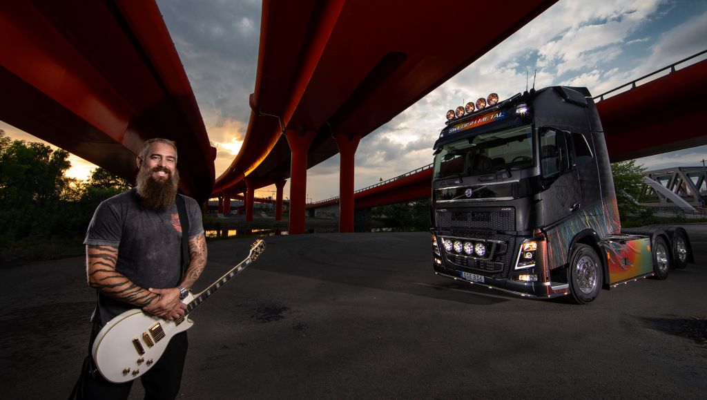 Björn Gelotte, gitarrist i det Göteborgsbaserade metalbandet InFlames, har designat den ultimata heavy-metal-lastbilen. 