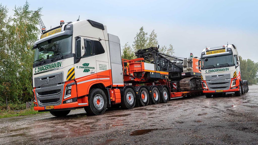 Twee Volvo FH16 10x4 zwaartransport trekkers voor C. Zwagerman Exploitatie