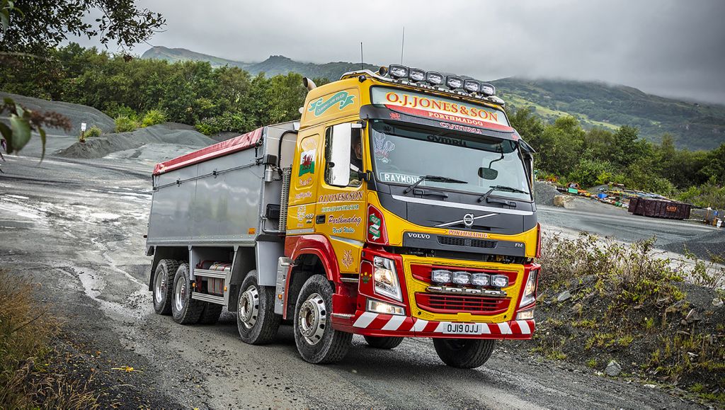 The UK’s first I-Shift Dual Clutch Volvo FM rigid proves a top tip at OJ Jones