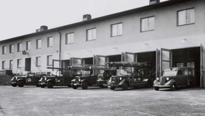Brandweerkazerne Lundby, Zweden. Volvo Trucks is al sinds de jaren '30 leverancier van brandweervoertuigen en andere hulpverleningsvoertuigen.