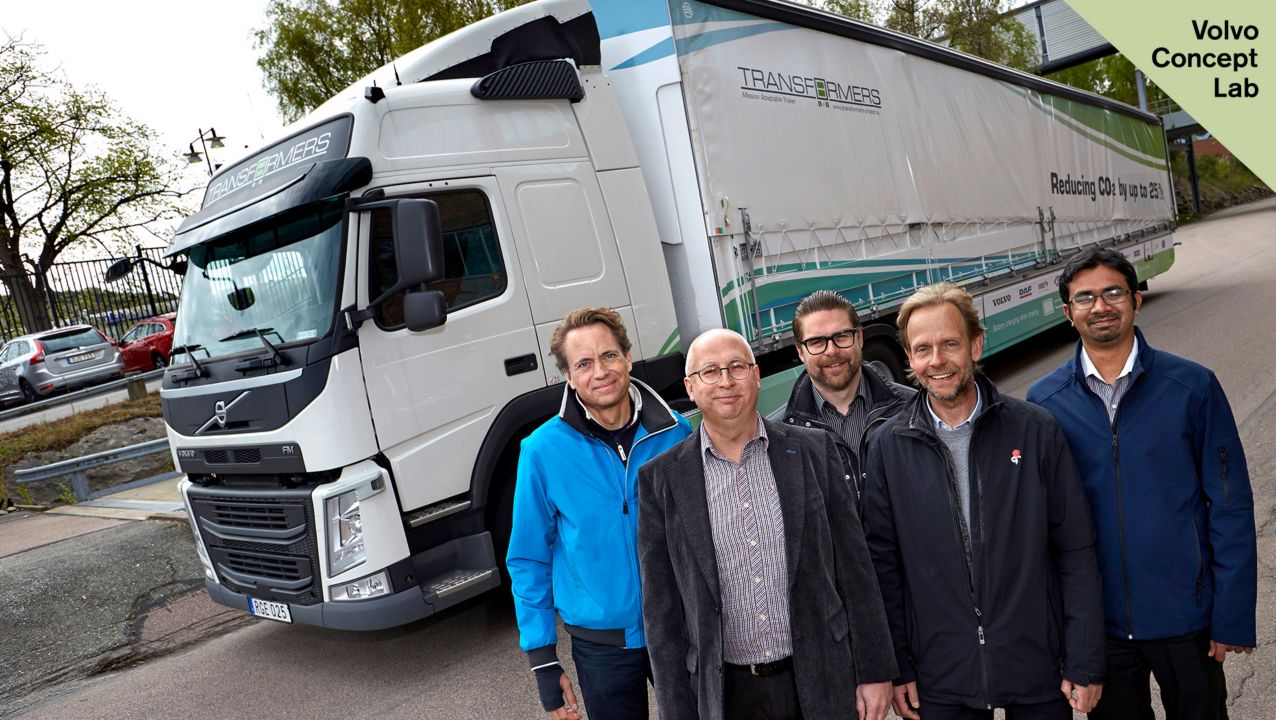 Projektteamet framför Volvo-lastbil
