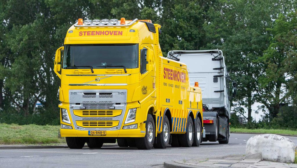 Volvo FH 500 8x4-bergingstruck voor bergingsbedrijf Steenhoven