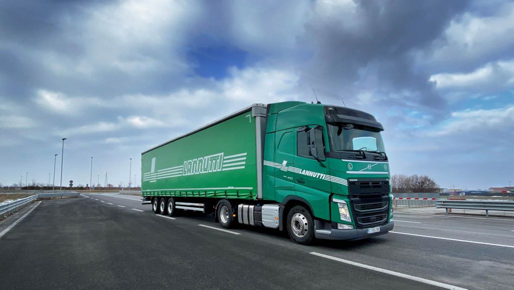 Volvo FH. The original long-haul icon.