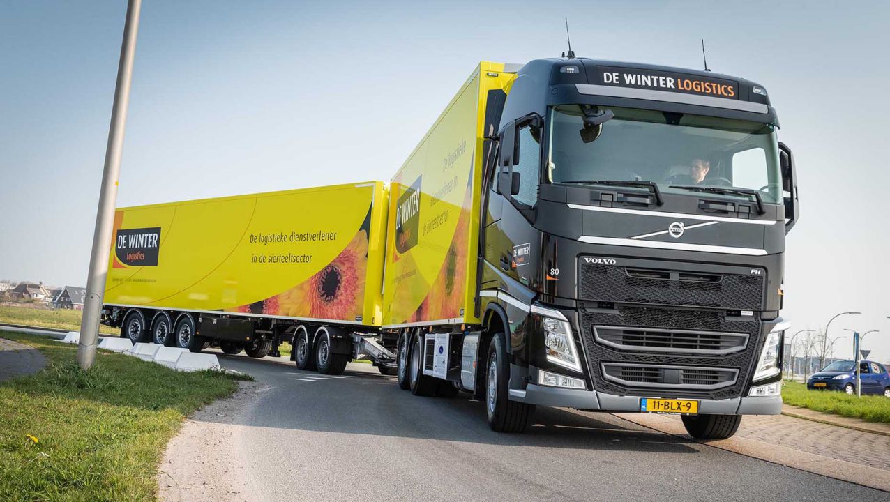 LZV’s (Lange Zware Vrachtvoertuigen) of eco-combi’s zijn truck- en trailercombinaties die de standaard EU-beperkingen van 18,75 meter/44 ton overschrijden.