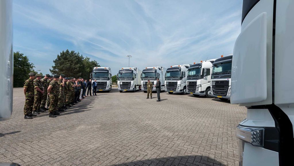 Twaalf Volvo FH-trekkers voor het Ministerie van Defensie