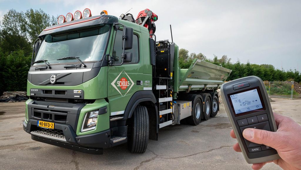 Volvo FMX 460 8x4 Tridem met Work Remote voor Aannemingsbedrijf Gebr. Schouls b.v.