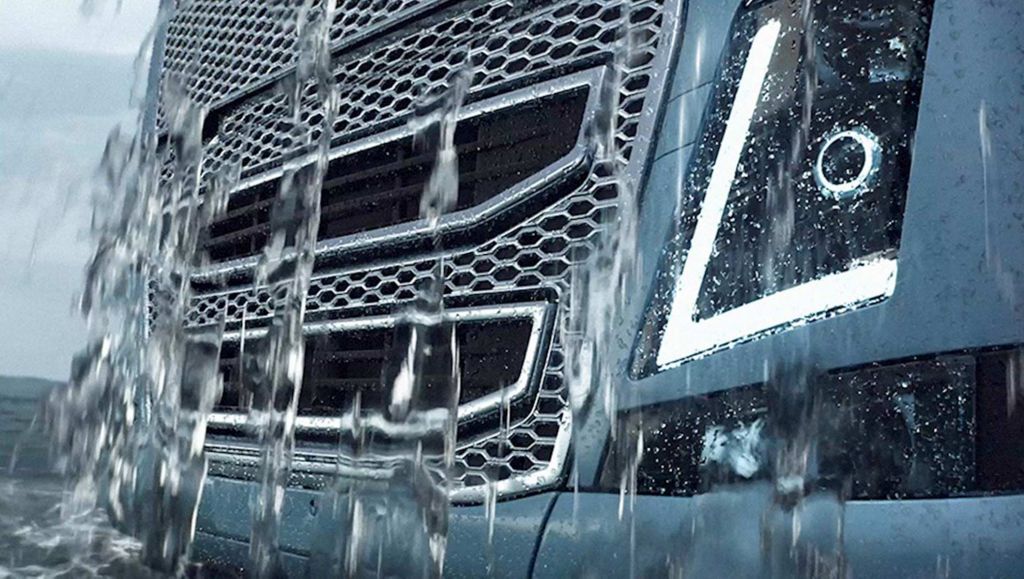 Volvo Ocean Race alkaa: Volvo Trucks The Surge –videolla kuorma-auto kohoaa merestä