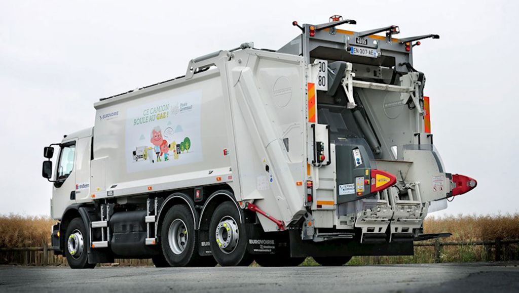 Volvo Trucks France livre son premier véhicule au gaz équipé d’une benne à ordures ménagères