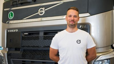 Man standing in front of Volvo FH