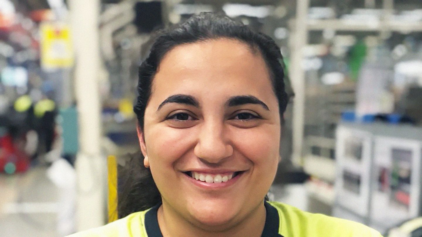 Uma mulher num ambiente de fábrica