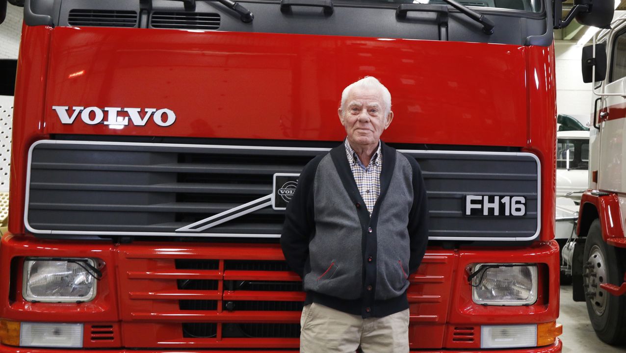 Man standing in front of Volvo FH