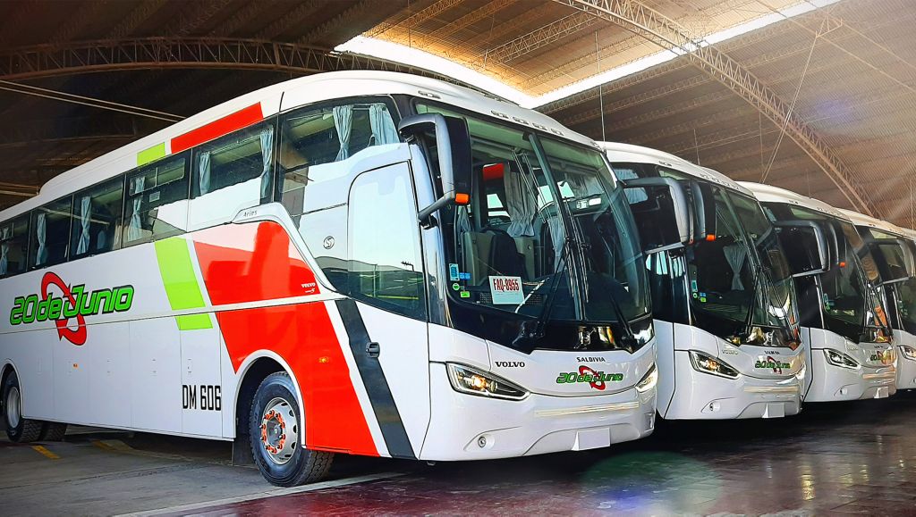 La empresa 20 de Junio incorpora buses Volvo para el transporte del personal de minería