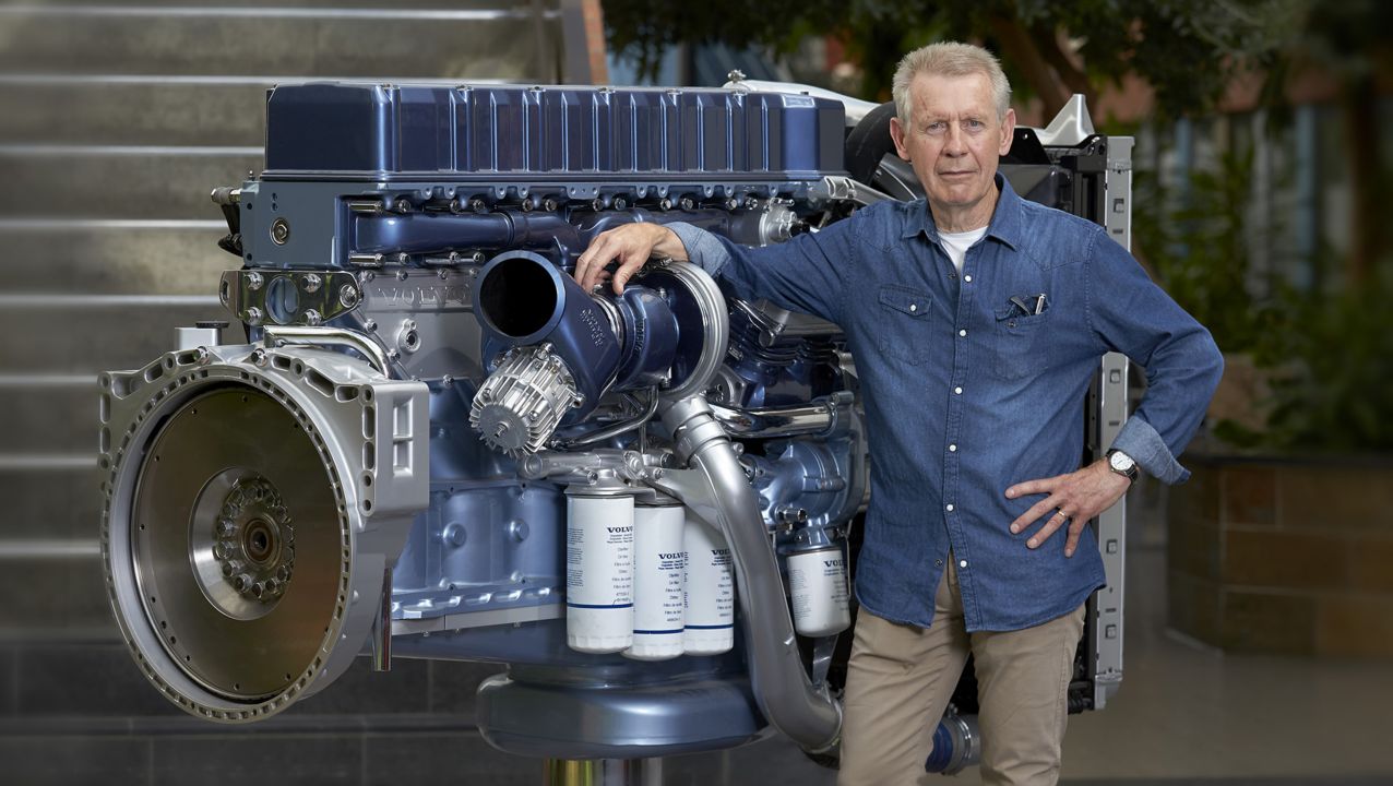 Göran Nyblom infront of the D12 engine