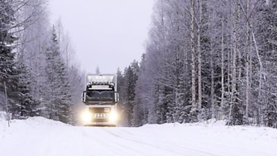 Volvo FH med I-Save trivs som bäst på landsväg