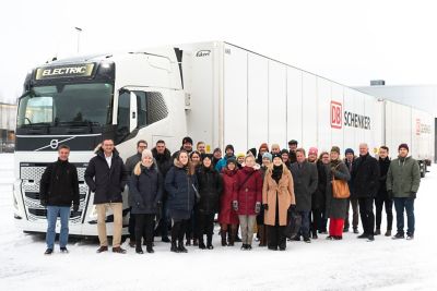 Liikenneviranomaiset vierailijat Volvo Trucksilla Vantaalla 28.11.2023.