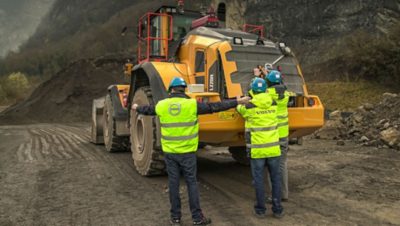 Volvo anläggningsfordon på en byggarbetsplats | Volvokoncernen