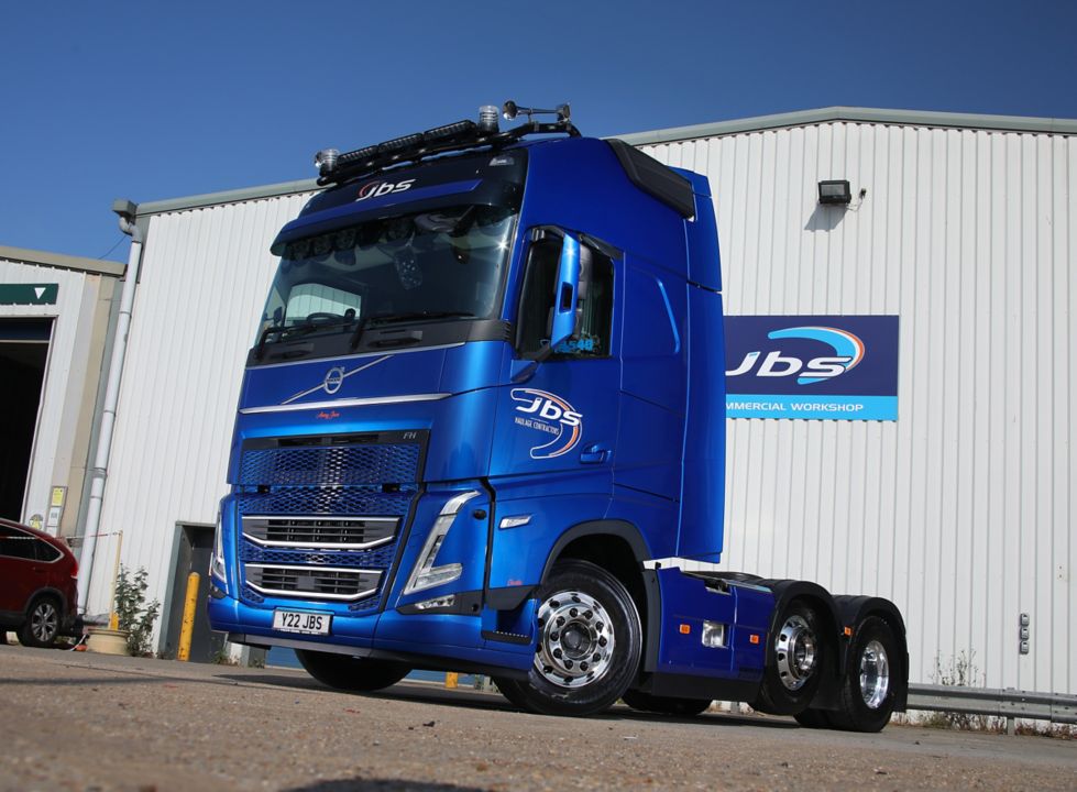 New Volvo FH Globetrotter XL delivers the goods for JBS Haulage Contractors