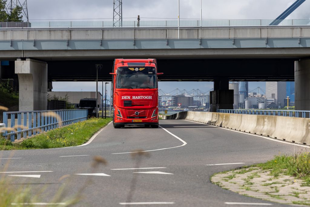 Royal Den Hartogh Logistics neemt 2.500ste Volvo-truck in gebruik