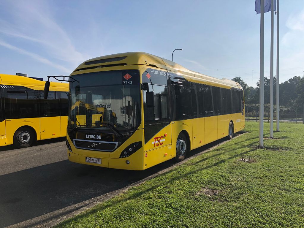 The striking yellow Volvo 7900 S-Charge buses will go into service in Belgium’s Walloon region.