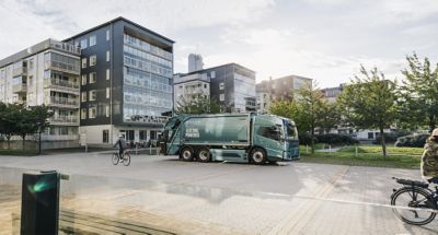 Volvo Trucks neueste Ergänzung seines Elektro-Lkw-Programms – der Volvo FM Low Entry – ist ein Schwerverkehr-Lkw, der speziell für eine Vielzahl von Transportaufgaben in Stadtgebieten entwickelt wurde.