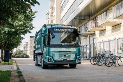 Volvo Trucks has launched its first-ever model developed only with electric drive – the new Volvo FM Low Entry.