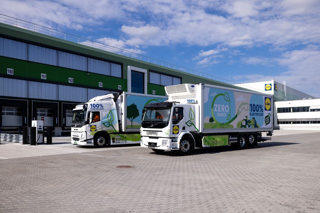 Lidl Polska w kierunku zeroemisyjnej dystrybucji  z wykorzystaniem elektrycznych samochodów ciężarowych Volvo Trucks