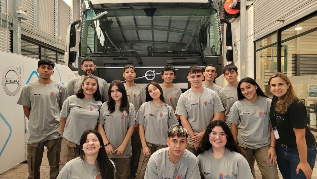 Volvo y Fundación Pescar se unen por octavo año consecutivo para impulsar la empleabilidad juvenil en la Argentina
