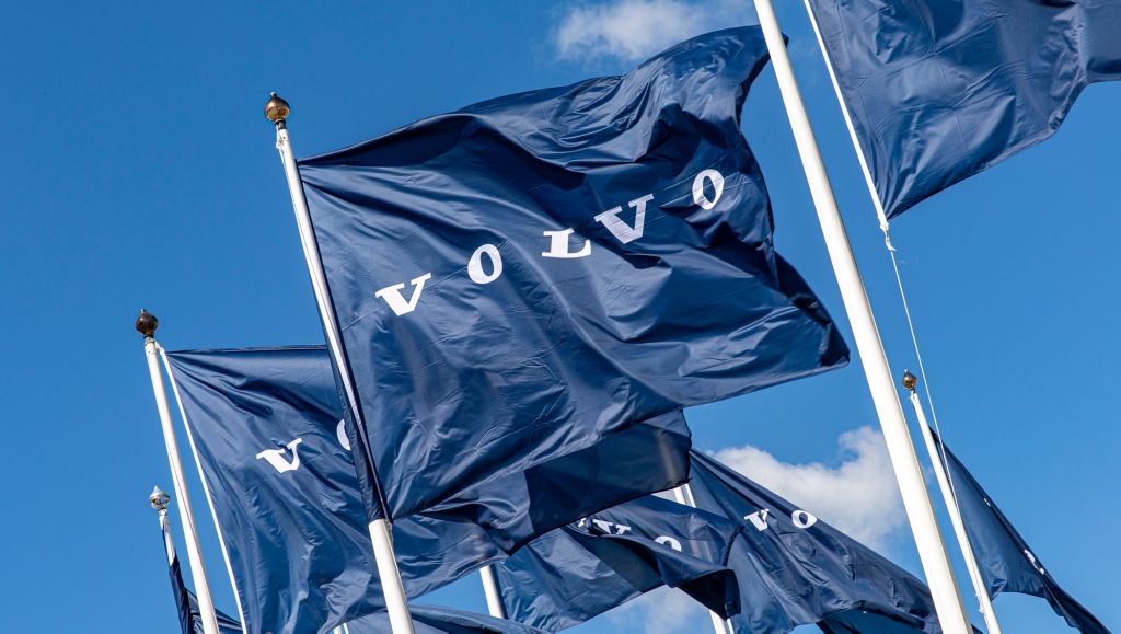2025-volvo-flags
